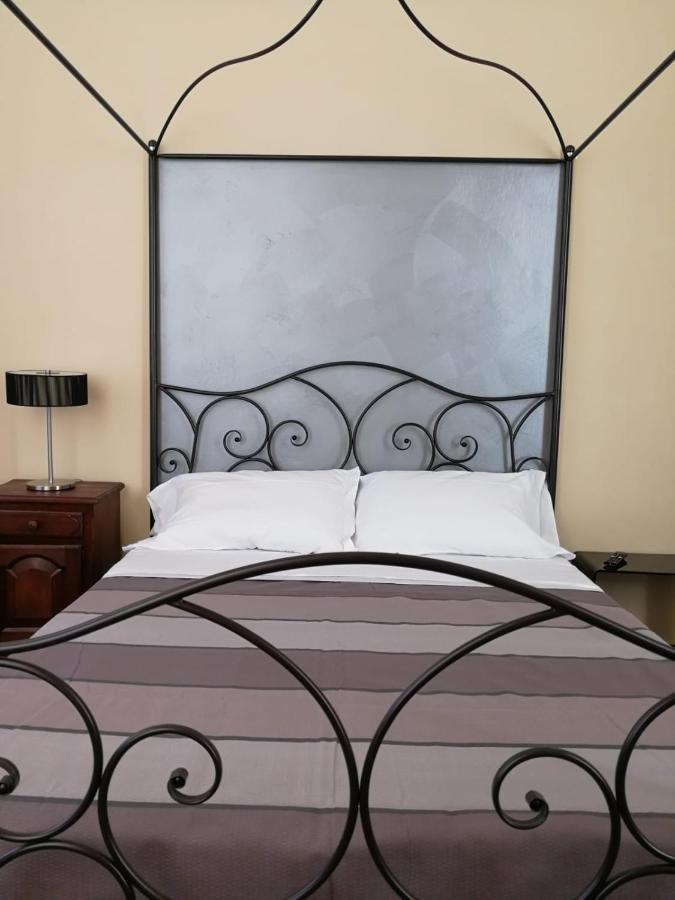 Bed and Breakfast Dimora Castello Dei Conti Trinità Zewnętrze zdjęcie